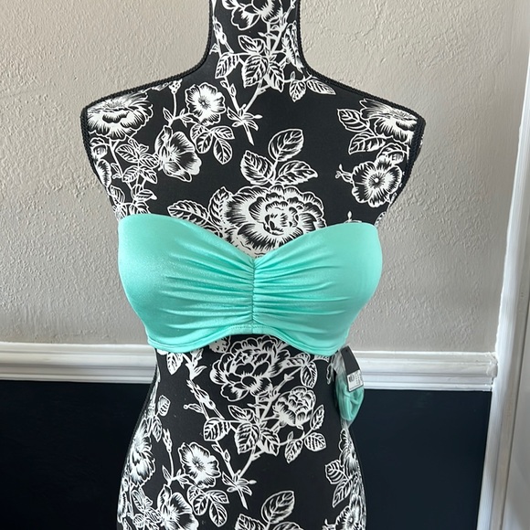 Victoria’s Secret Swimsuit Top, 36D, New with Tags - Picture 1 of 4